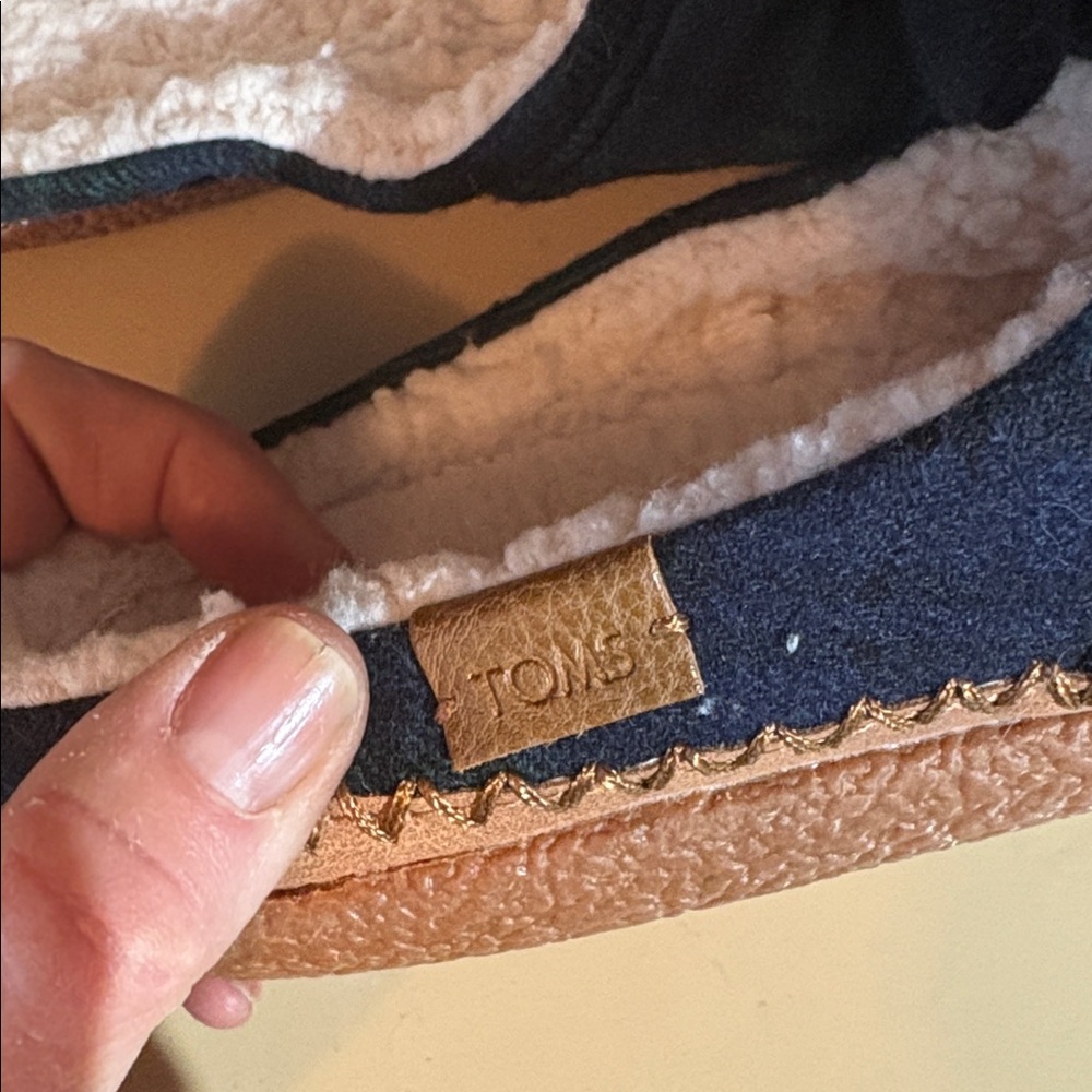 Toms Green and Black Plaid Slippers size 9 - Picture 2 of 5